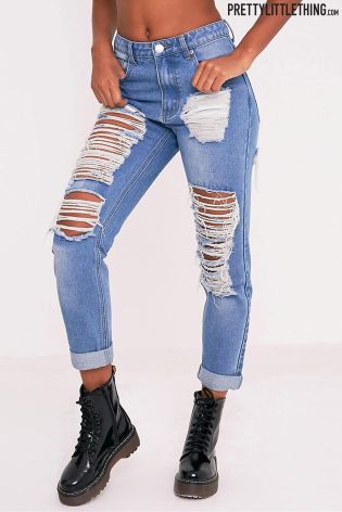 PrettyLittleThing Extreme Rip Boyfriend Jeans